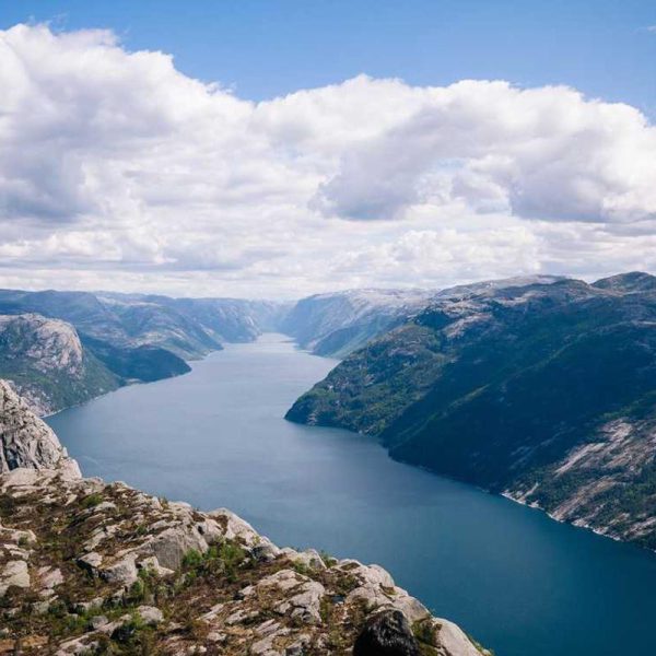 Compact Smart Lamps – Space Saving